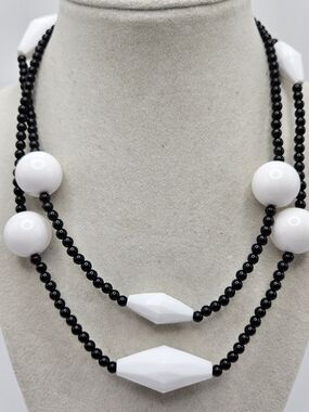 VINTAGE Trifari Black and White Lucite Plastic Beaded 35" Strad Necklace